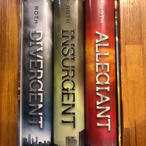 Barnes & Noble Other - Divergent Trilogy Box Set